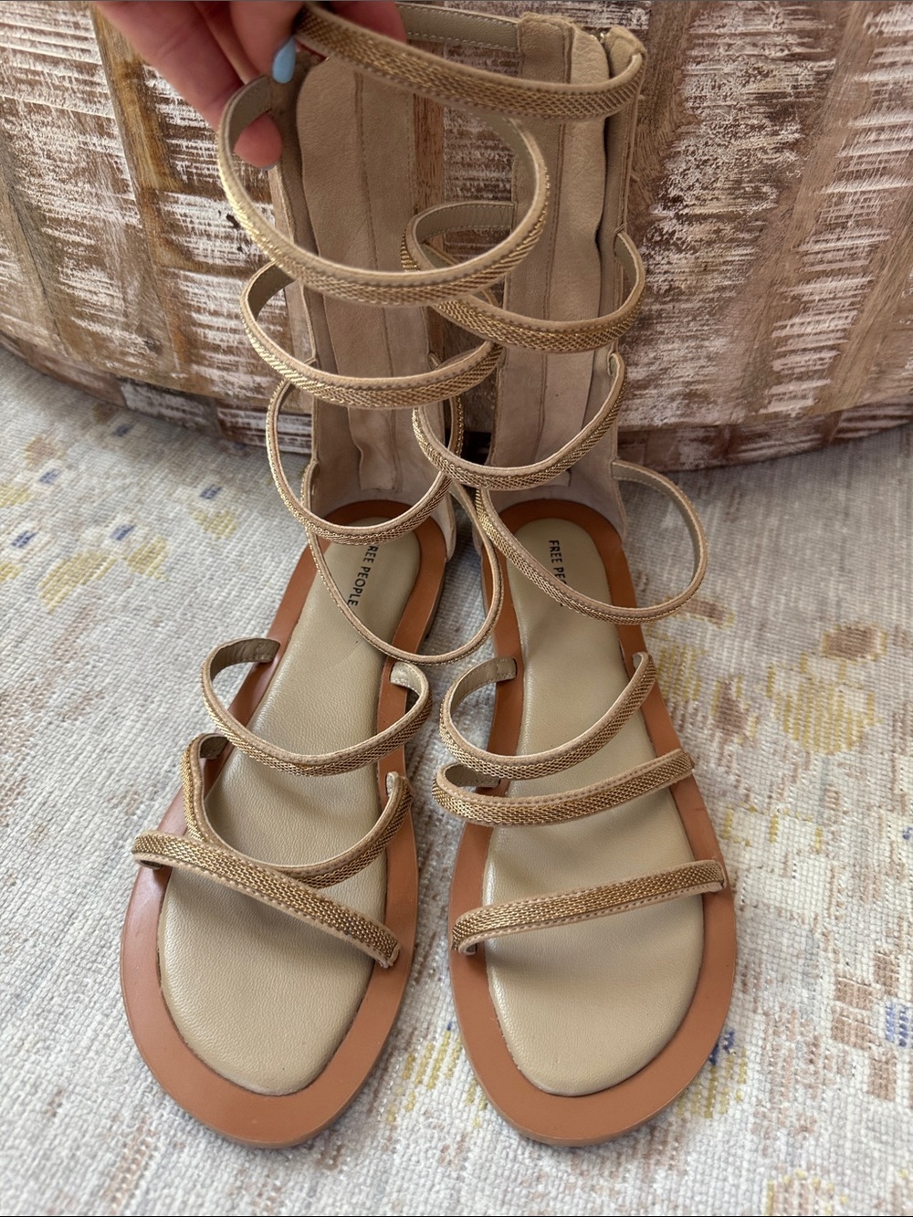 NEW Free People Theia Gladiator Neutral Gold Detail Leather Sandals 8.5 - Picture 3 of 10